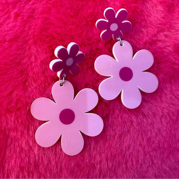 Retro Mod Pink Flower Power Acrylic Earrings - Picture 6 of 6